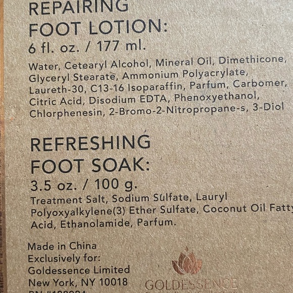 Men’s Unwind Foot Care & Slipper Set - Picture 6 of 8